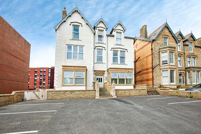 1 Bedroom Flat For Sale In Clifton Drive North, Lytham St. Annes, Lancashire, FY8