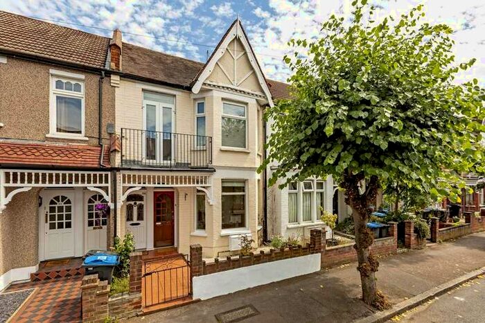 2 Bedroom Flat To Rent In Oxford Avenue, London SW20