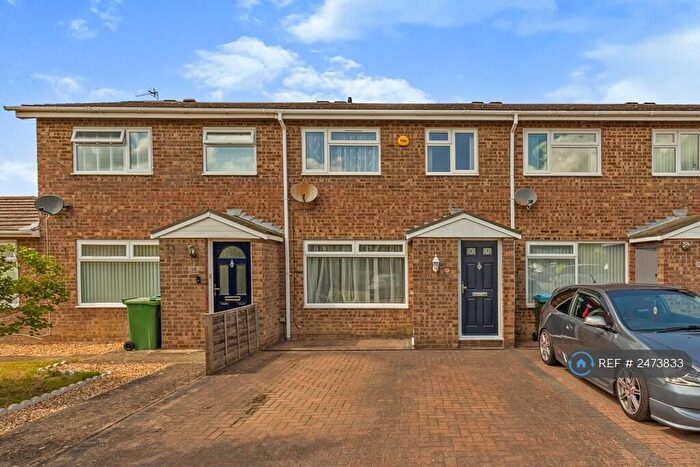 3 Bedroom Terraced House To Rent In Elm Farm Road, Aylesbury, HP21