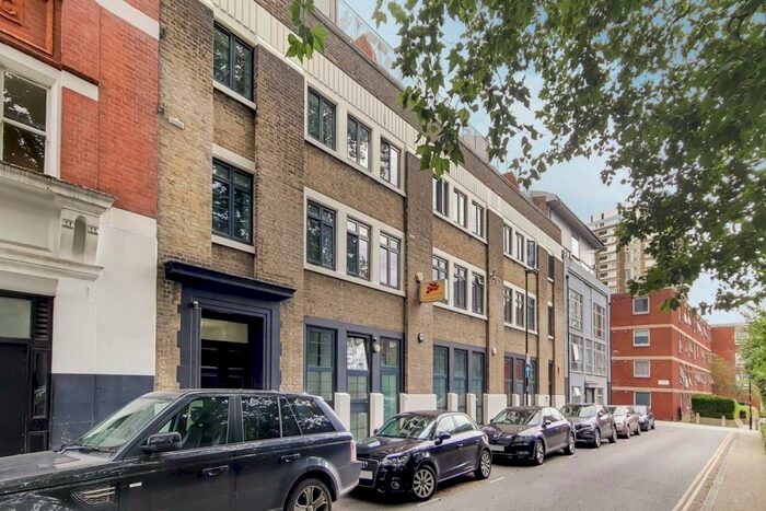 3 Bedroom Flat To Rent In Bartholomew Square, Clerkenwell, London, EC1V