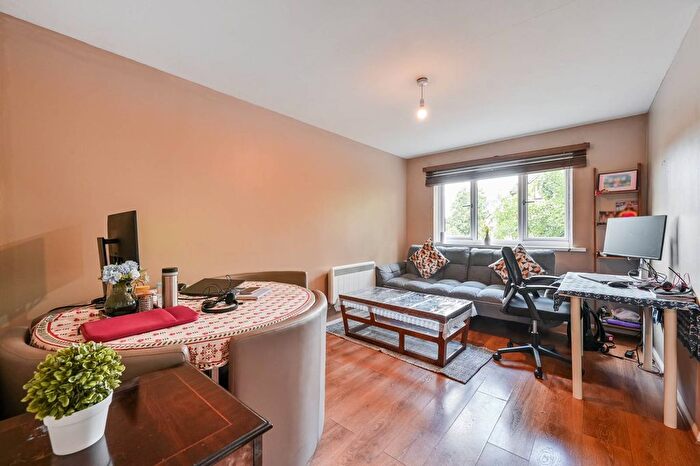 1 Bedroom Flat To Rent In Myers Lane, New Cross, London, SE14