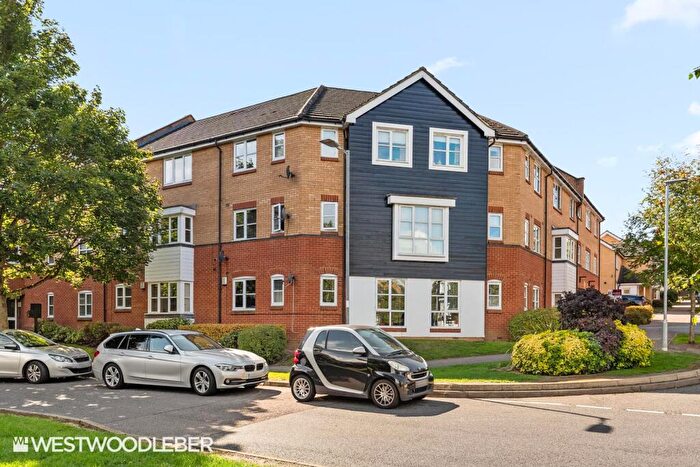 3 Bedroom Apartment For Sale In Plomer Avenue, Hoddesdon, EN11