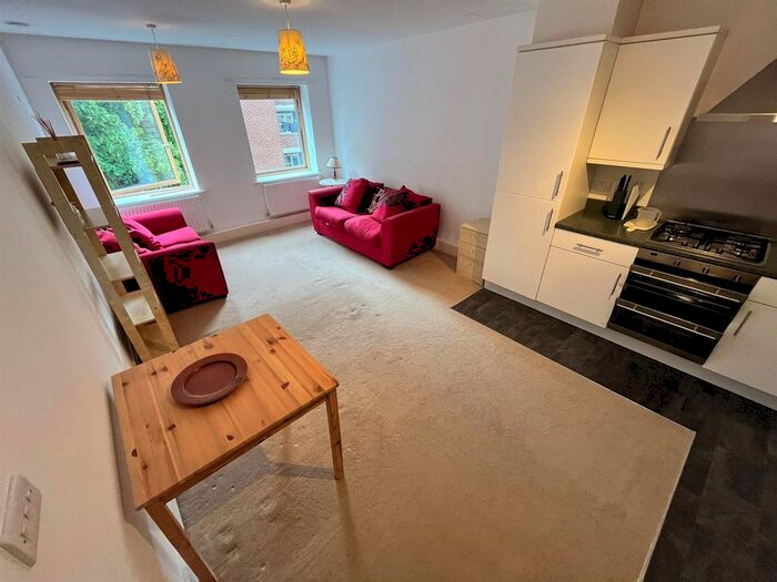 2 Bedroom Flat To Rent In Stockwell Road, London, SW9