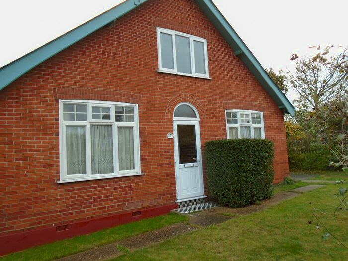 3 Bedroom Bungalow To Rent In Crescent Road, Tollesbury, Maldon, CM9