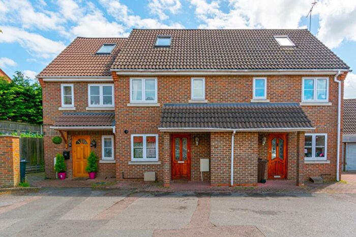 3 Bedroom Terraced House To Rent In Waverley Road, St. Albans, AL3
