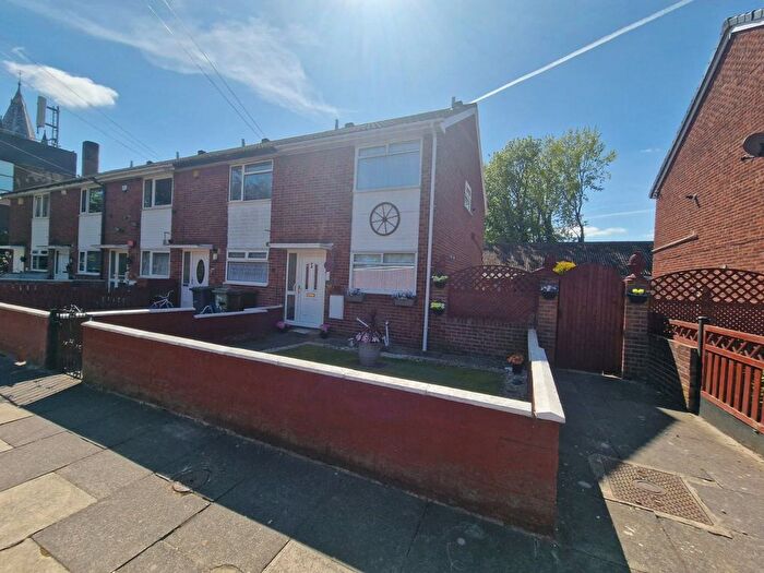 3 Bedroom Semi-Detached House To Rent In St. Bartholomews Close, Leeds, LS12