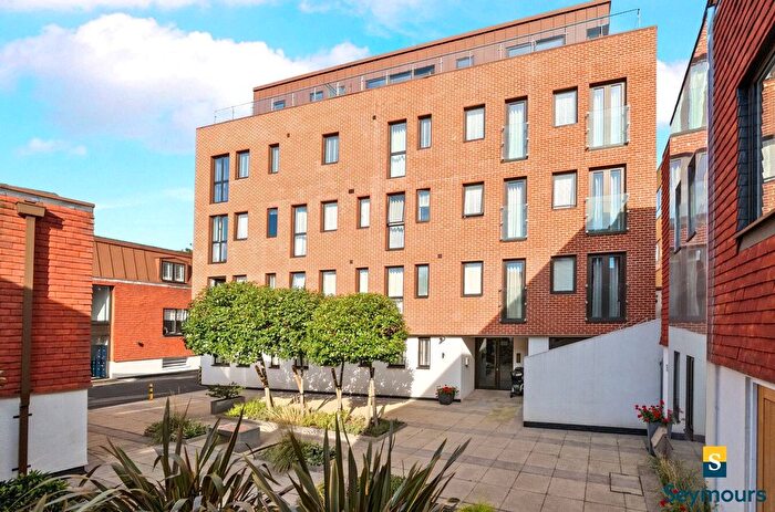 2 Bedroom Flat For Sale In Guildford, Surrey, GU1
