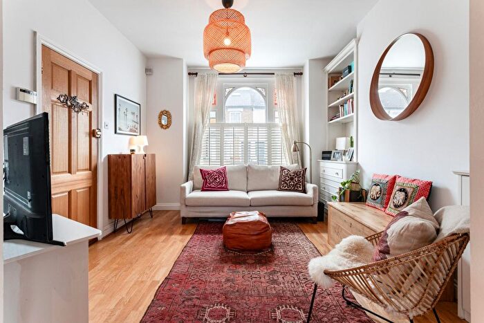 1 Bedroom Flat For Sale In Gastein Road, Hammersmith, London, W6