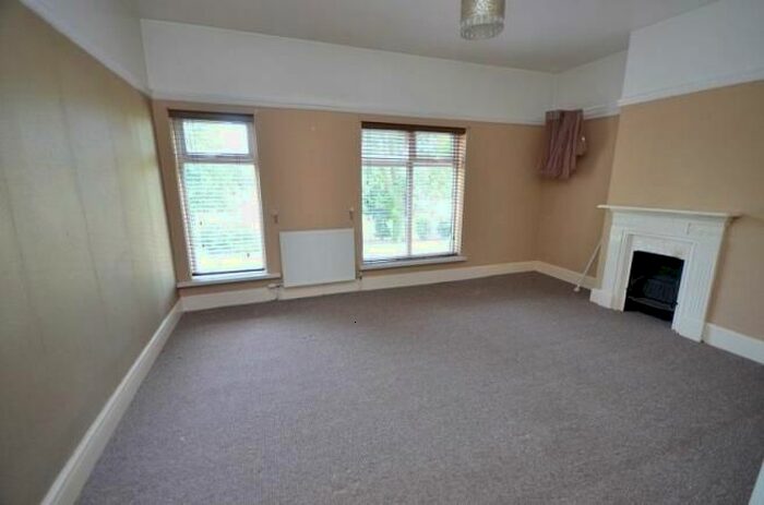 3 Bedroom Terraced House To Rent In Humberstone Road, Grimsby, DN32