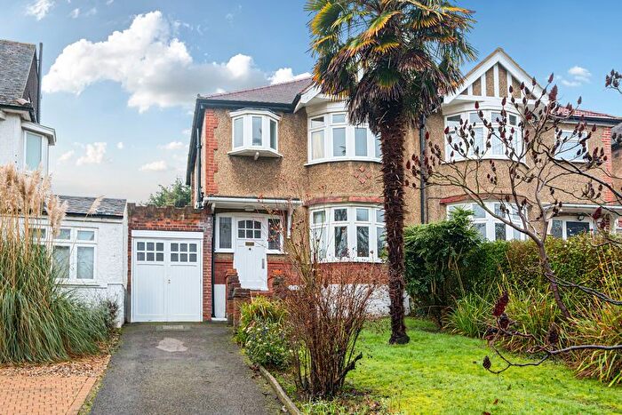 3 Bedroom Semi Detached House For Sale In Torrington Park, London, N12