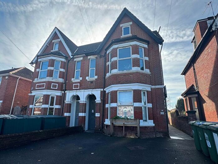 5 Bedroom Flat To Rent In Landguard Road, Southampton, Hampshire, SO15