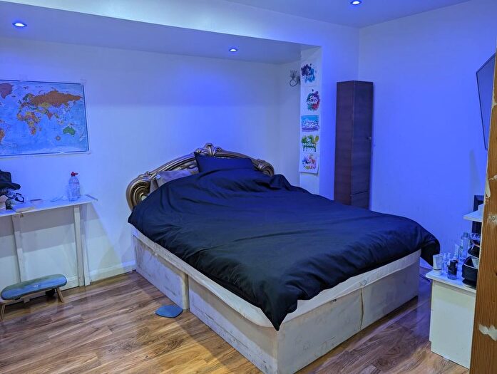 1 Bedroom Flat To Rent In Frogmore Avenue, Hayes, UB4