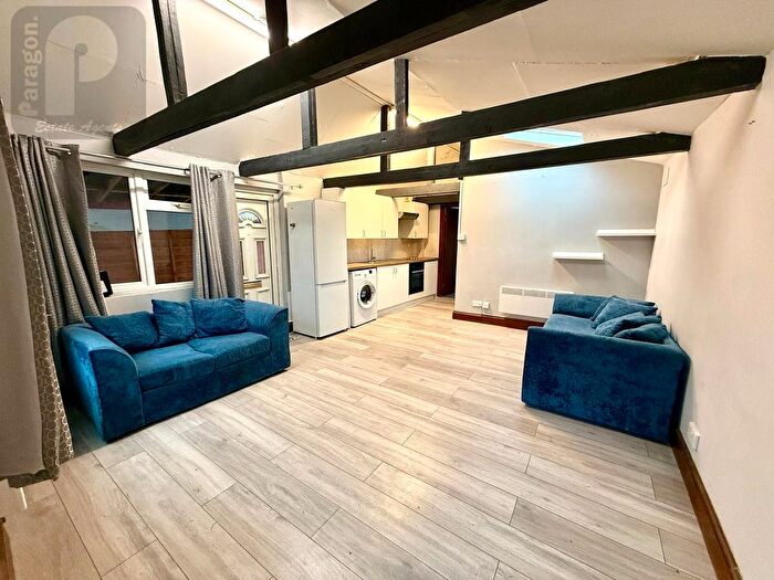 1 Bedroom Maisonette To Rent In Woodcock Hill, Kenton, Harrow, HA3