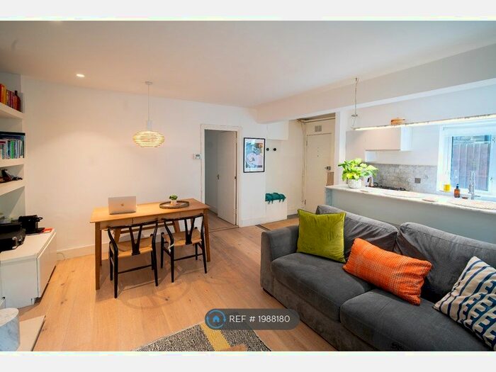 2 Bedroom Flat To Rent In Gautrey Road, London, SE15