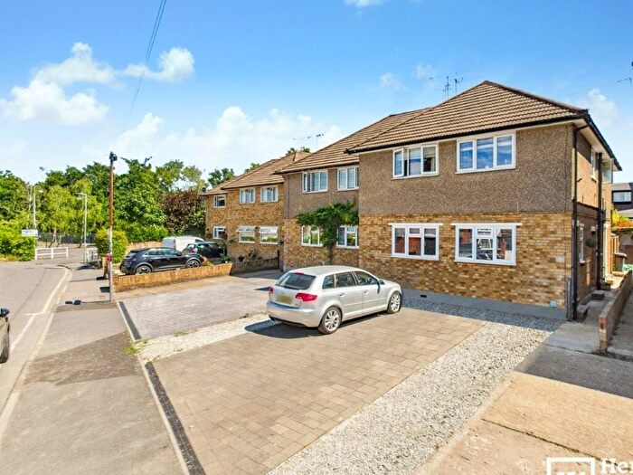 2 Bedroom Flat For Sale In Hunter Avenue, Shenfield, Essex, CM15