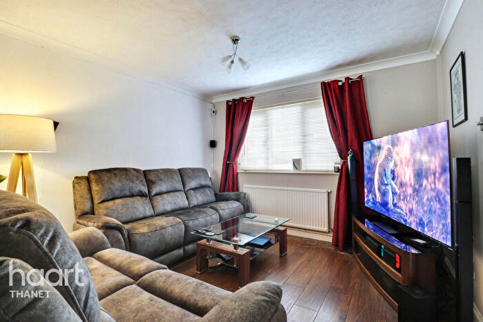 4 Bedroom Detached House For Sale In Hadlow Drive, Margate, CT9