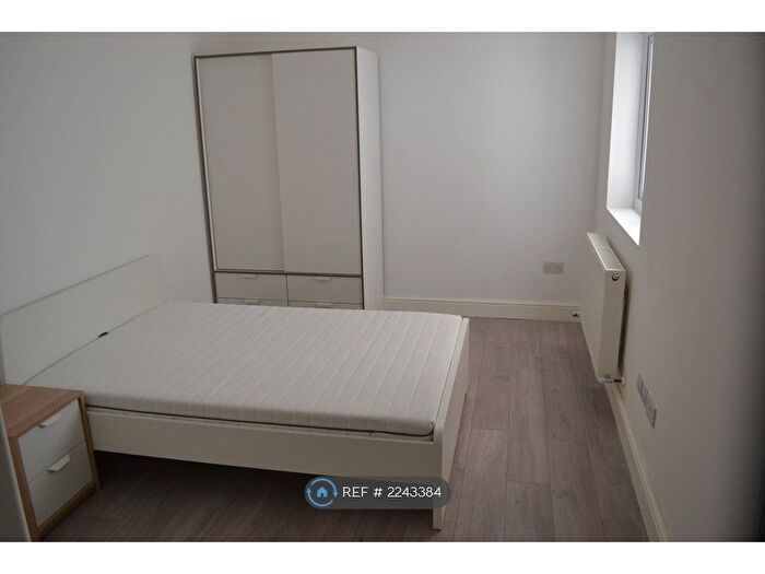 Studio To Rent In Albert Road, Ilford, IG1