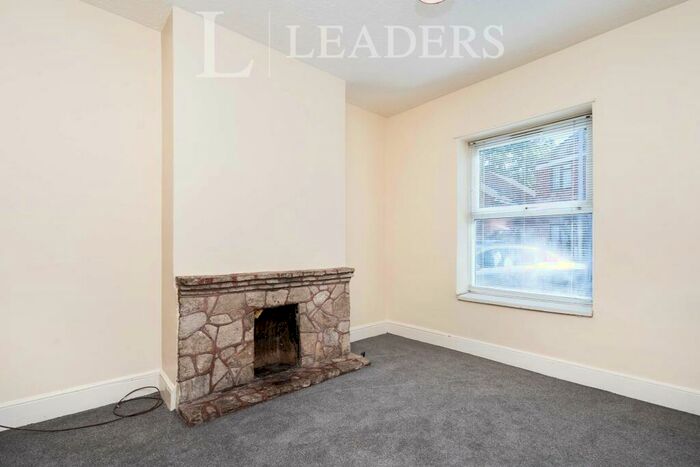 4 Bedroom Apartment To Rent In Parsonage Road, SO14