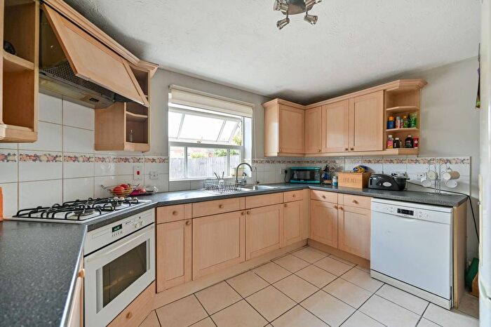 4 Bedroom Detached House For Sale In Moor Furlong, Cippenham Green, Slough, SL1