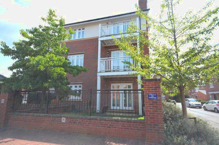 2 Bedroom Apartment To Rent In Gabriels Square, Lower Earley, RG6