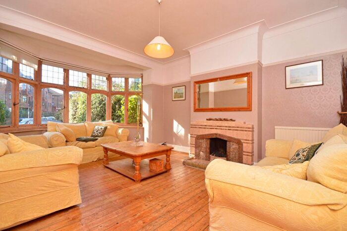 4 Bedroom Semi-detached House To Rent In Woodbourne Avenue, Streatham, SW16