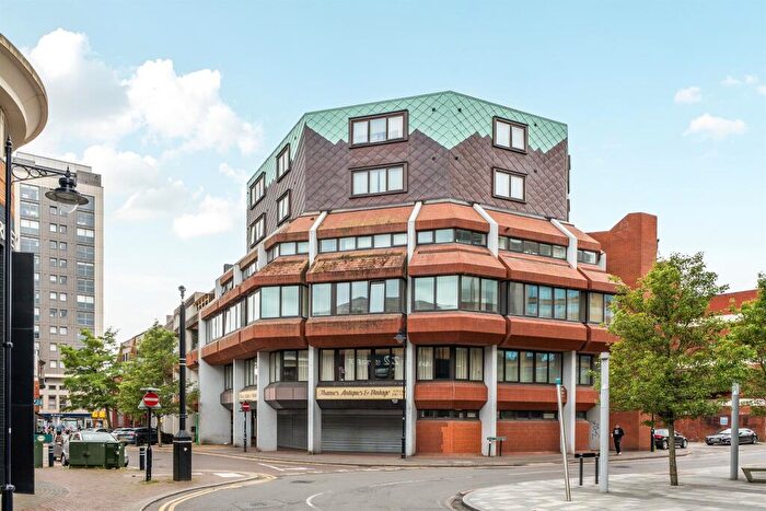 2 Bedroom Flat For Sale In Market Street, Maidenhead, SL6