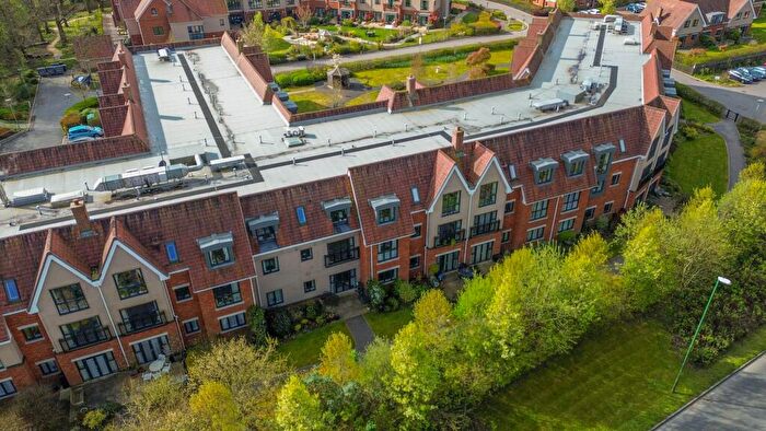 1 Bedroom Flat For Sale In Kleinwort Close, Hurst Place, RH16