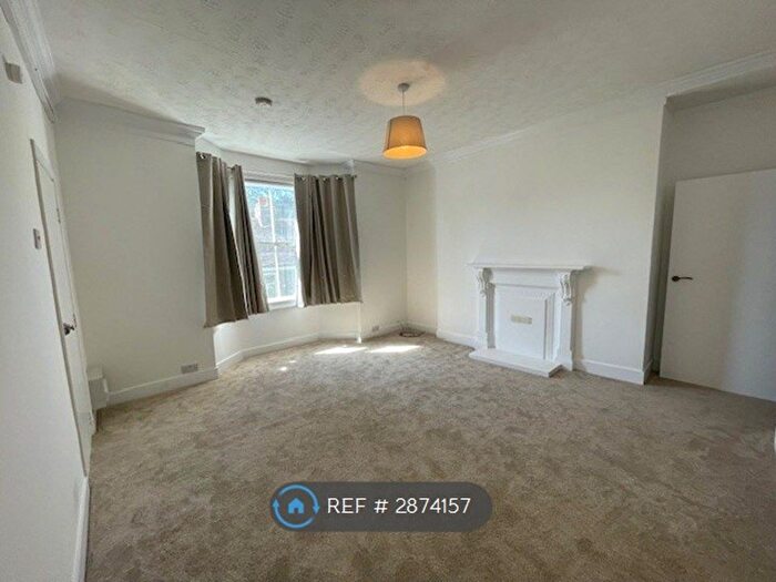 2 Bedroom Flat To Rent In West Hill, Dartford, DA1