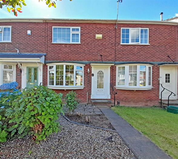 2 Bedroom Town House To Rent In Holkham Close, Arnold, Nottingham, NG5