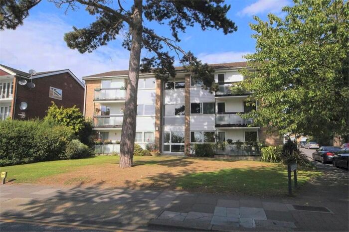 2 Bedroom Flat To Rent In Lucerne Close, Palmers Green, N13