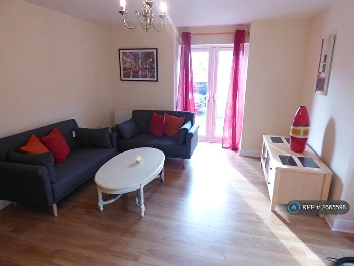 3 Bedroom Flat To Rent In Methuen Road, Bournemouth, BH8