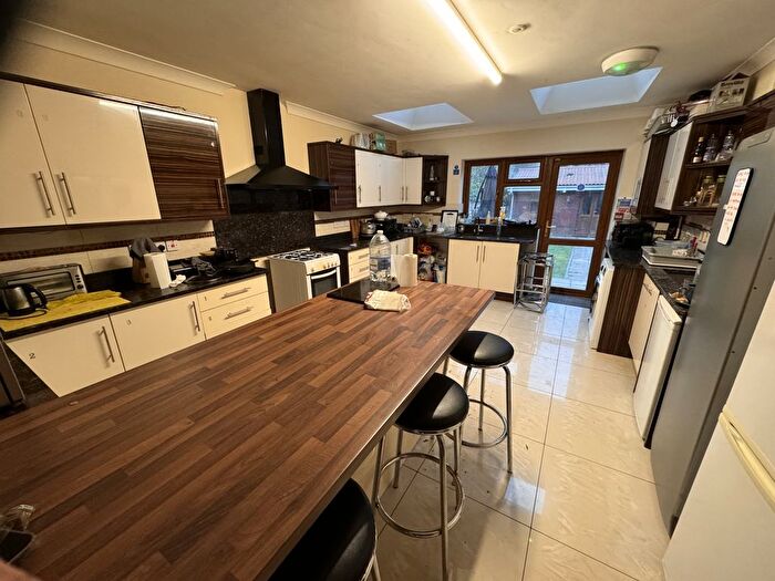 Studio To Rent In Ellerman Avenue, Twickenham, Greater London, TW2