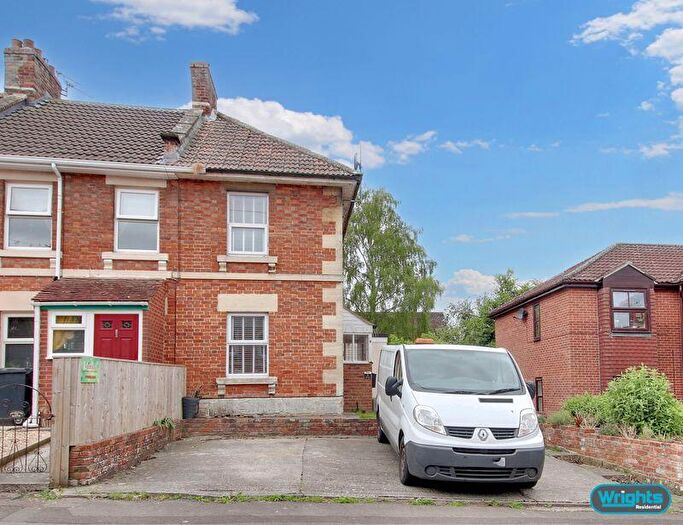 2 Bedroom Terraced House For Sale In Drynham Road, Trowbridge, BA14