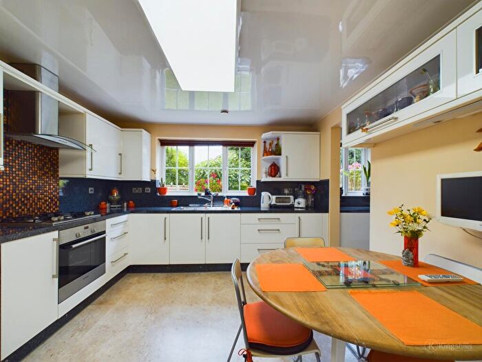 4 Bedroom Detached House For Sale In The Spinney, High Wycombe, HP11