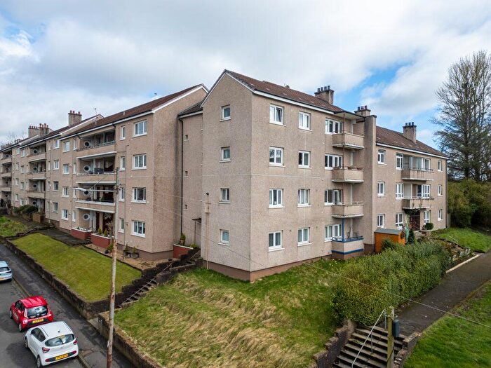 3 Bedroom Flat For Sale In Barrmill Road, Mansewood, G43