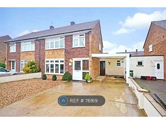 3 Bedroom Semi-Detached House To Rent In Stevenson Close, Erith, DA8