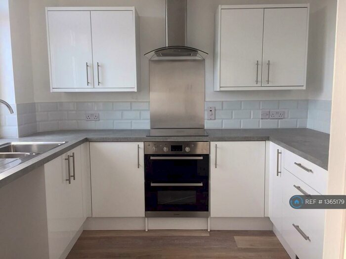 2 Bedroom Flat To Rent In Stockwood, Bristol, BS14