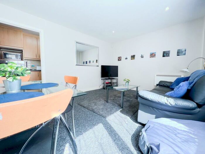 2 Bedroom Flat To Rent In St Stephens Mansions, Cardiff Bay, CF10