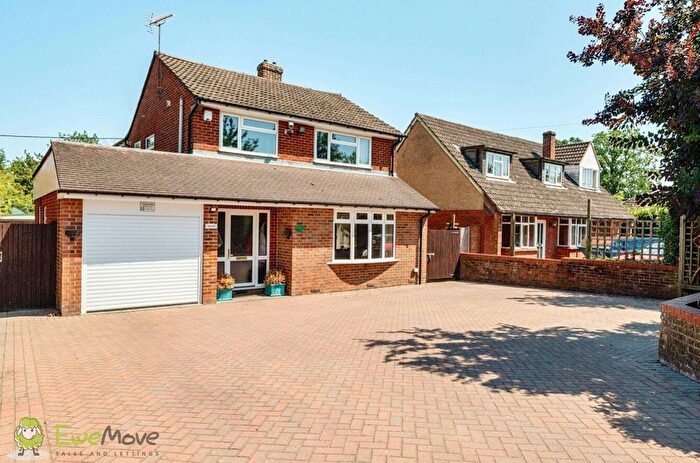 4 Bedroom Detached House For Sale In Aldermaston Road, Pamber Green, Tadley, Hampshire, RG26
