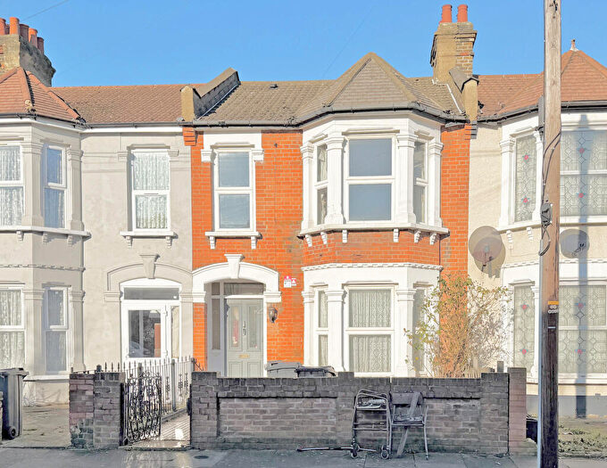 3 Bedroom Terraced House For Sale In Clandon Road, Ilford, Essex, IG3