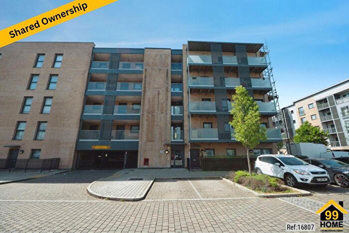 2 Bedroom Flat For Sale In Blueberry Court, Rainham, Essex, RM13