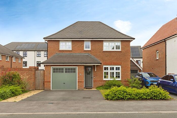 4 Bedroom Detached House For Sale In Hardwick Way, Leeds, LS15