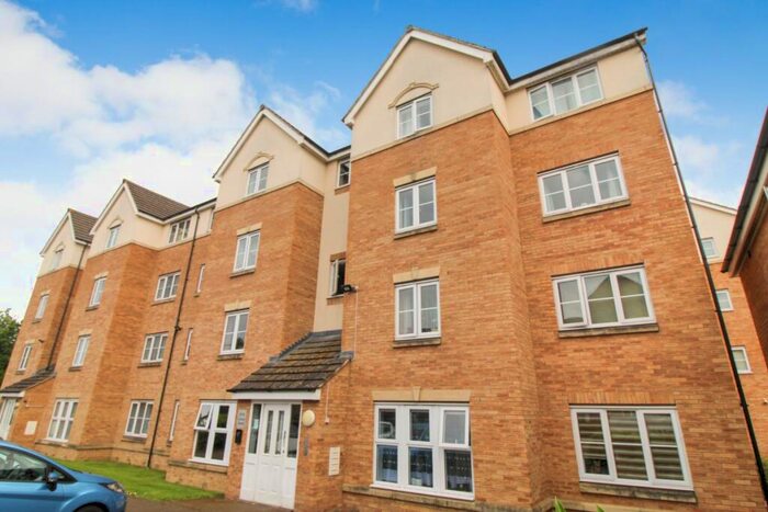 2 Bedroom Apartment To Rent In Crowe Road, Bedford, MK40