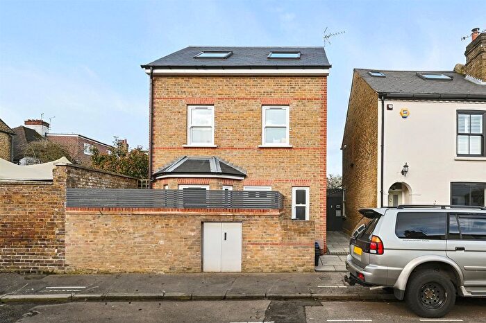 2 Bedroom Detached House To Rent In Latimer Road, Teddington, TW11