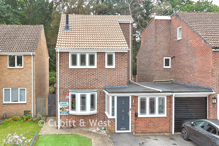 3 Bedroom Link Detached House For Sale In Mountbatten Close, Broadfield, Crawley, West Sussex, RH11