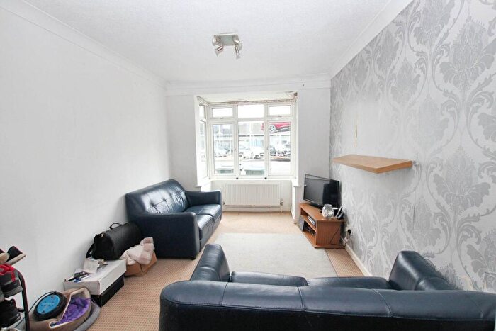 3 Bedroom Terraced House For Sale In Bicester Road, Aylesbury, HP19