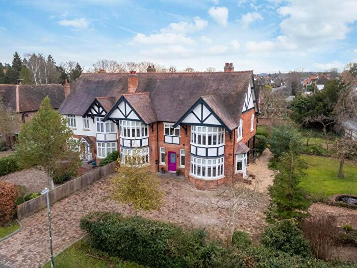 4 Bedroom House For Sale In Tiddington Road, Stratford-upon-Avon, CV37