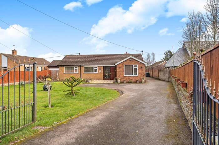 4 Bedroom Detached Bungalow For Sale In Brize Norton Road, Minster Lovell, OX29