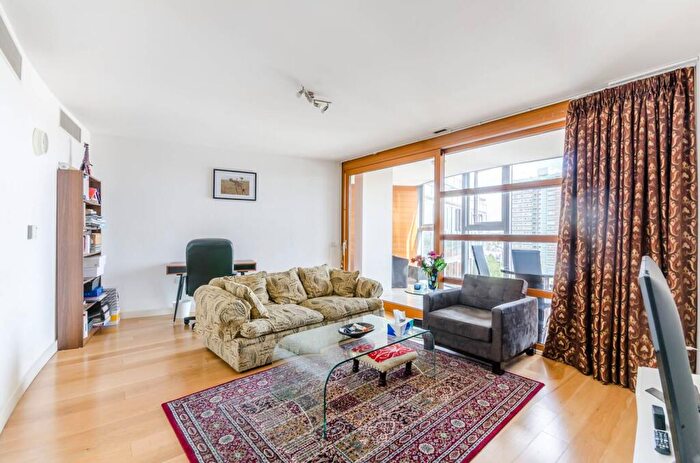 1 Bedroom Flat To Rent In Falcon Wharf, Battersea, London, SW11