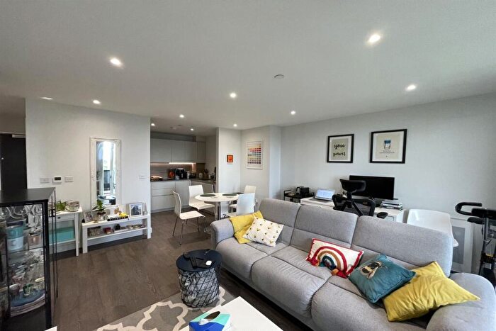 1 Bedroom Apartment To Rent In The Shoreline Building, Newnton Close, N4